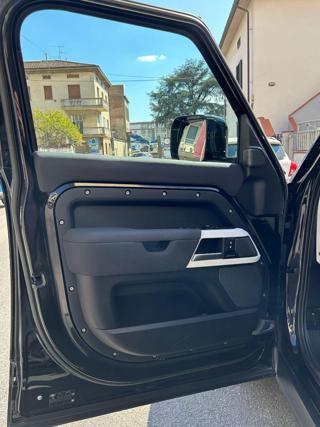 LAND ROVER Defender usata, con Boardcomputer