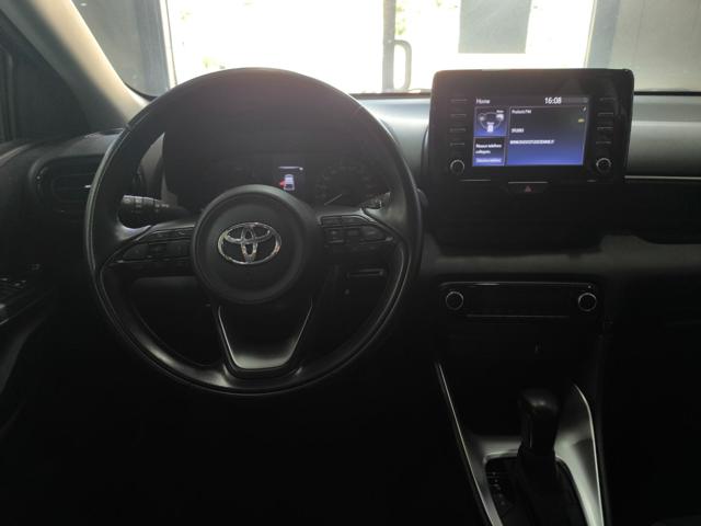 TOYOTA Yaris usata, con Fari LED