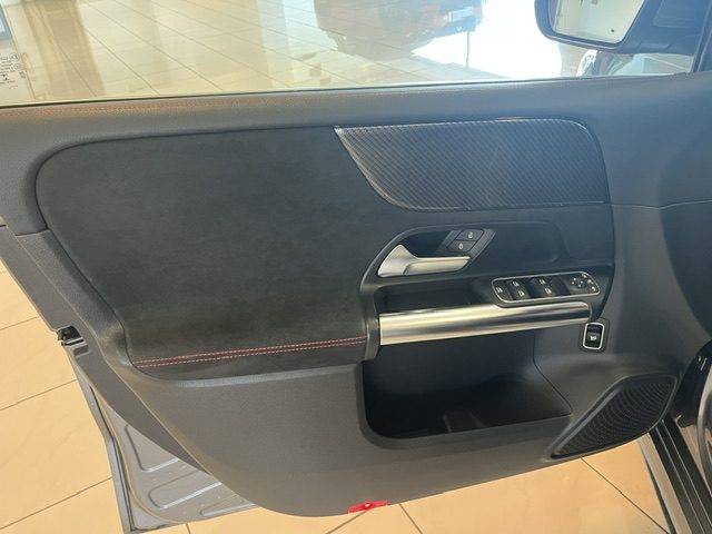 MERCEDES-BENZ B 180 usata, con Interni in pelle