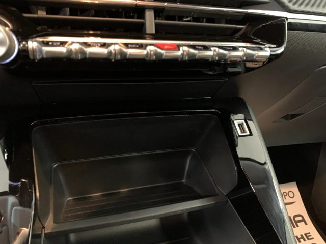 PEUGEOT 208 usata, con Touch screen