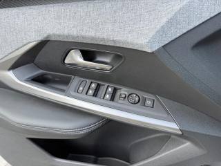 PEUGEOT 5008 usata, con Telecamera per parcheggio assistito