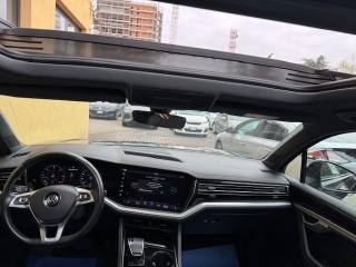 VOLKSWAGEN Touareg usata, con Autoradio