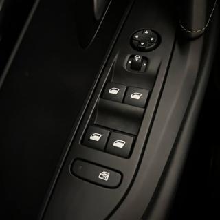 PEUGEOT 208 usata, con Volante multifunzione