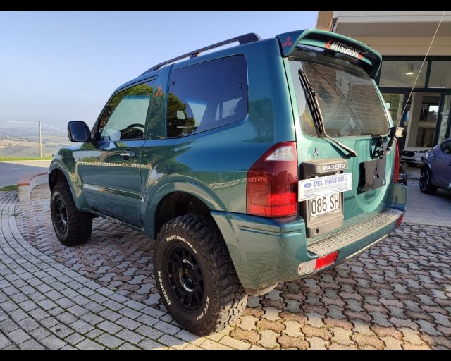 MITSUBISHI Pajero usata, con Autoradio