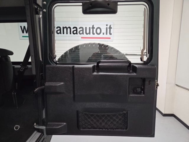 LAND ROVER Defender usata 22