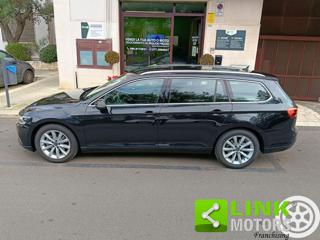VOLKSWAGEN Passat Variant usata, con Sensori di parcheggio anteriori