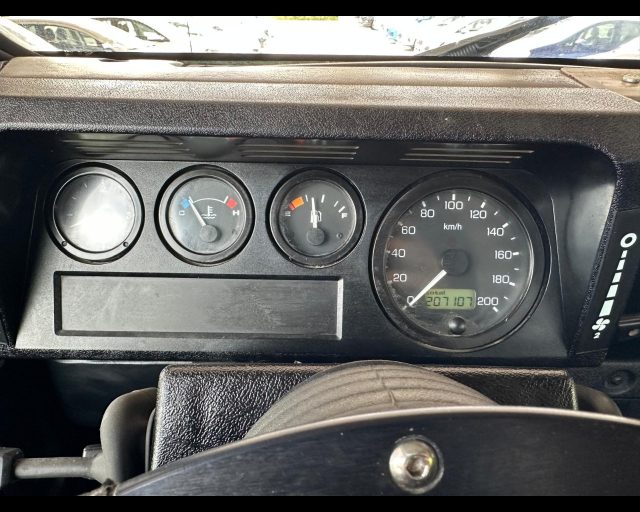 LAND ROVER Defender usata 13