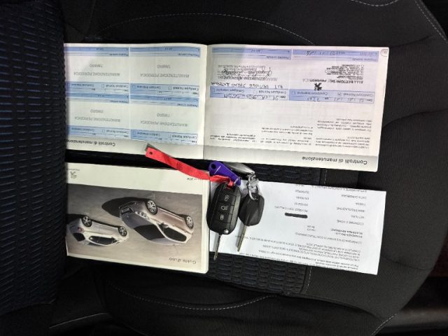PEUGEOT 208 usata, con Bluetooth