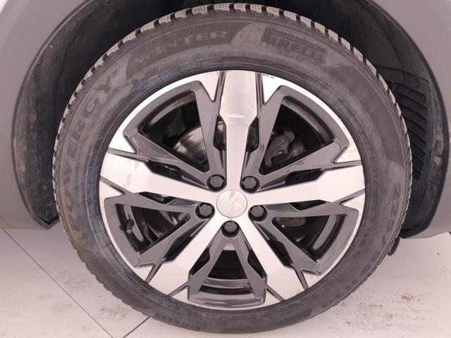 PEUGEOT 5008 usata, con Sensori di parcheggio anteriori