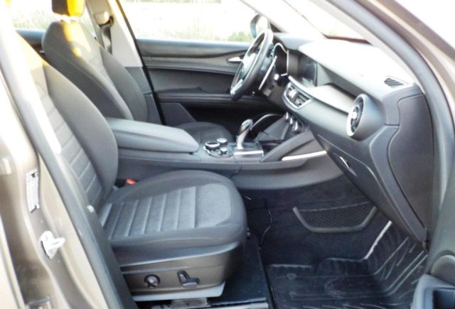ALFA ROMEO Stelvio usata, con Hill holder