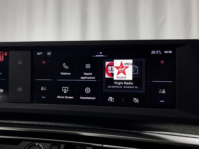 PEUGEOT 5008 usata, con Autoradio digitale