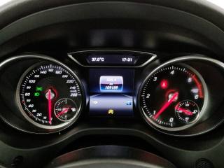 MERCEDES-BENZ GLA 180 usata, con Sistema di navigazione