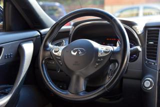 INFINITI QX70 usata 28