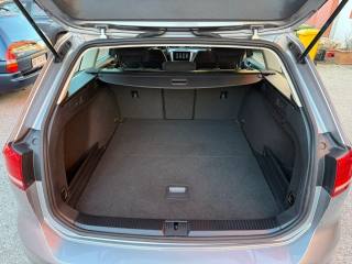 VOLKSWAGEN Passat Variant usata, con ESP