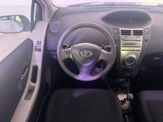 TOYOTA Yaris usata 12