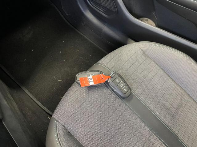 PEUGEOT 208 usata, con USB