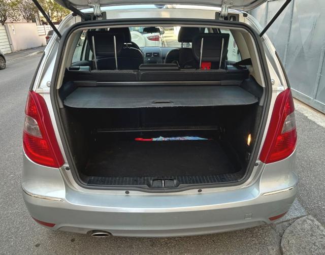 MERCEDES-BENZ A 160 usata, con Sedile passeggero ribaltabile