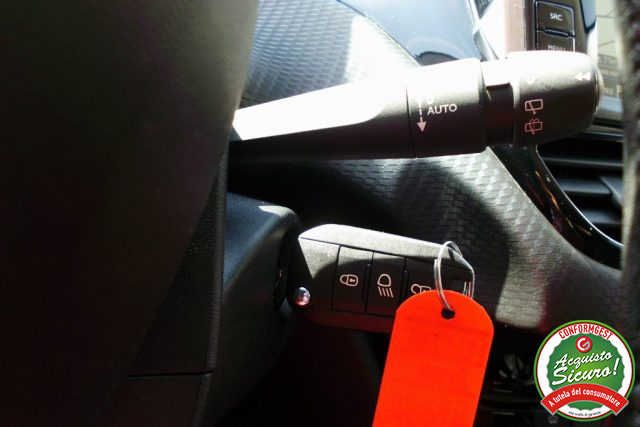PEUGEOT 2008 usata, con Luci diurne LED