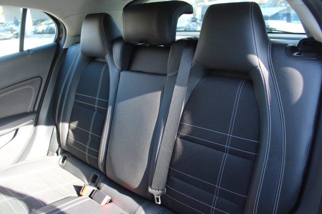 MERCEDES-BENZ GLA 180 usata, con Sedile posteriore sdoppiato