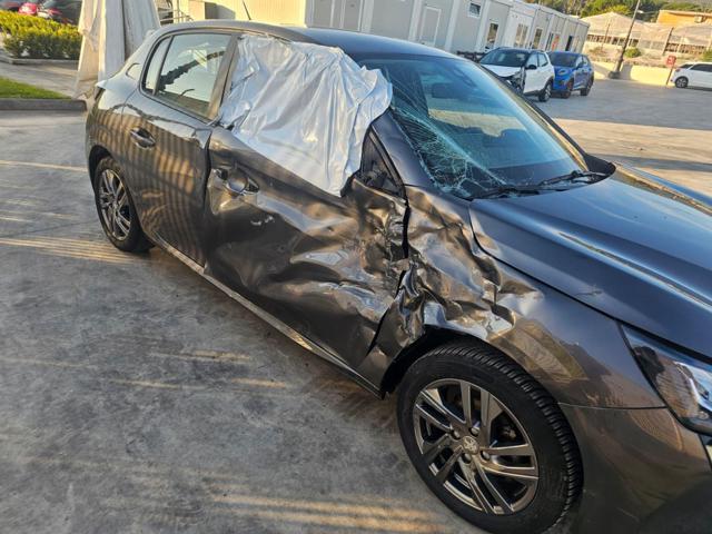 PEUGEOT 208 usata, con Sedile posteriore sdoppiato