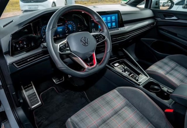 VOLKSWAGEN Golf usata, con Airbag laterali