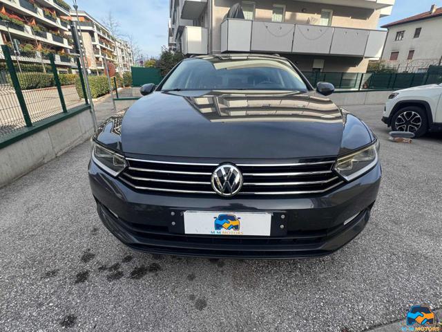 VOLKSWAGEN Passat usata, con Airbag