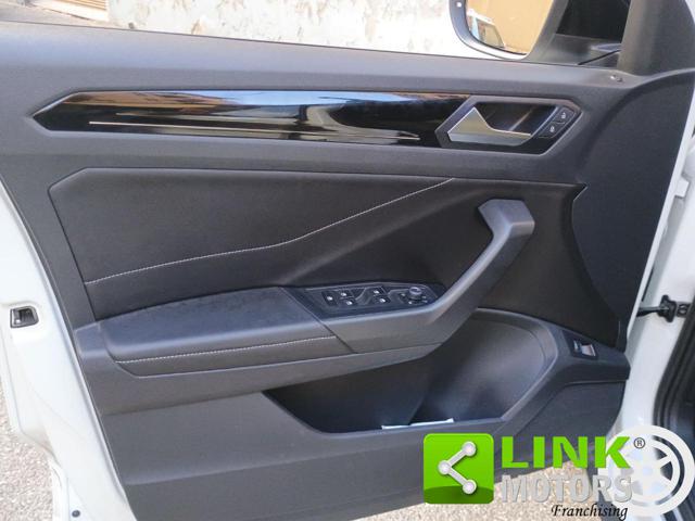 VOLKSWAGEN T-Roc usata, con Sedile posteriore sdoppiato
