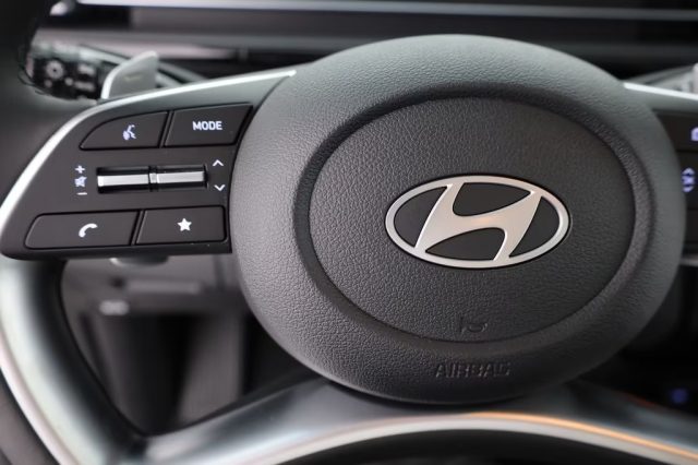 HYUNDAI Staria usata, con Park Distance Control