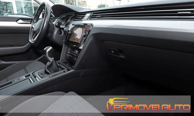 VOLKSWAGEN Passat Variant usata, con Airbag laterali