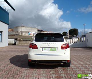 PORSCHE Cayenne usata, con Autoradio