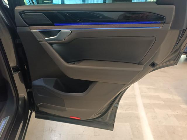 VOLKSWAGEN Touareg usata 40