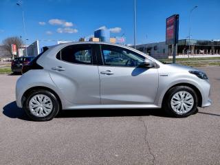 TOYOTA Yaris usata, con Luci diurne