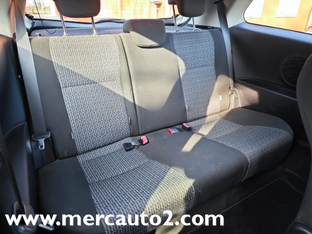 TOYOTA Yaris usata 18
