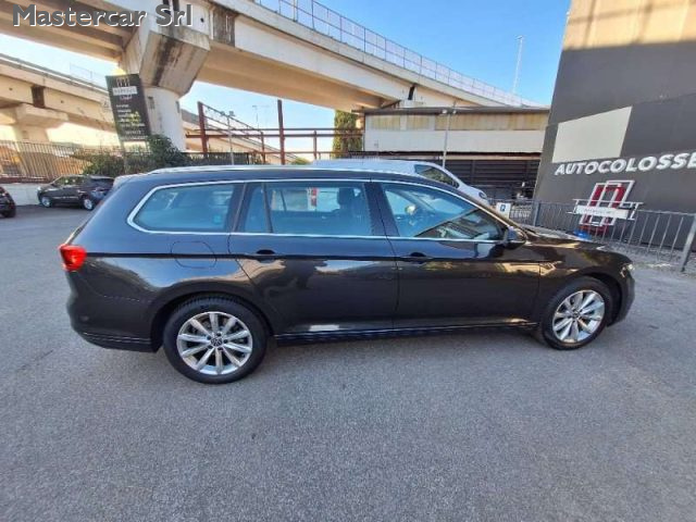 VOLKSWAGEN Passat Variant usata, con Autoradio