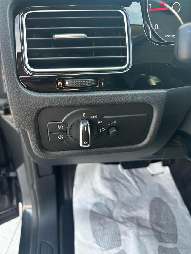 VOLKSWAGEN Touareg usata, con Fendinebbia