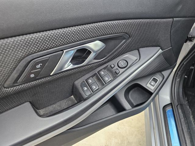 BMW 318 usata, con Bluetooth