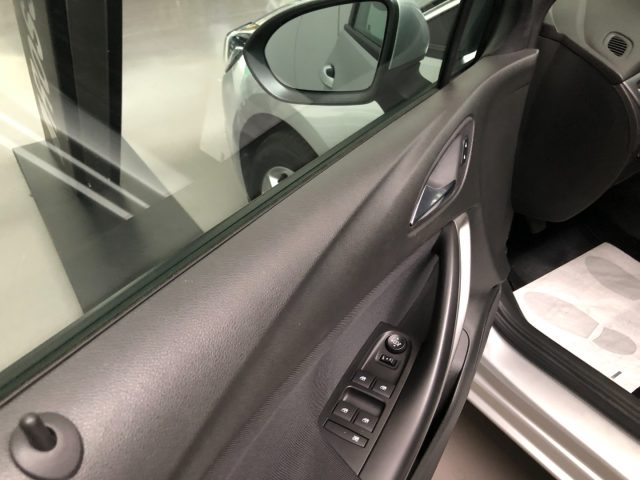 OPEL Astra usata, con Autoradio digitale