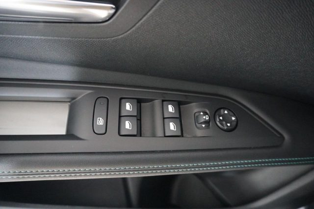 PEUGEOT 3008 usata, con Volante in pelle