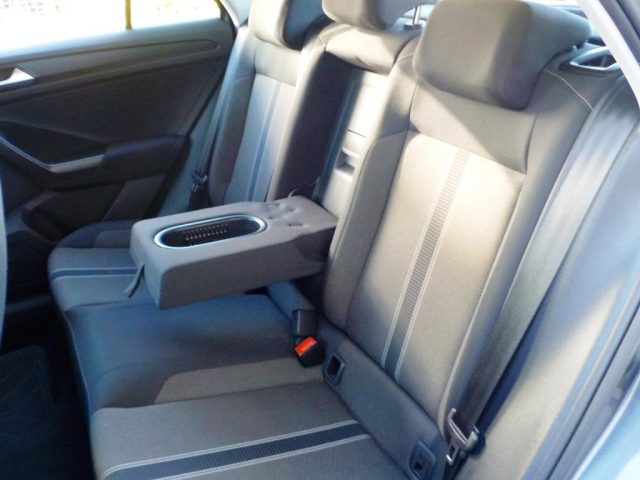 VOLKSWAGEN T-Roc usata, con USB