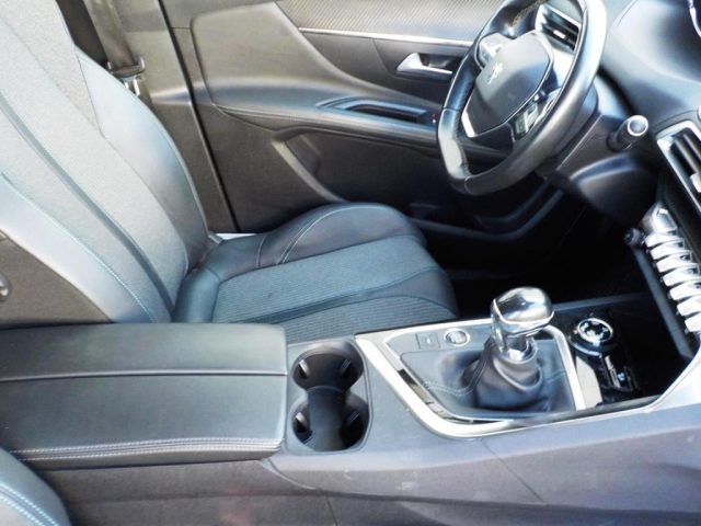 PEUGEOT 3008 usata, con Sensori di parcheggio posteriori