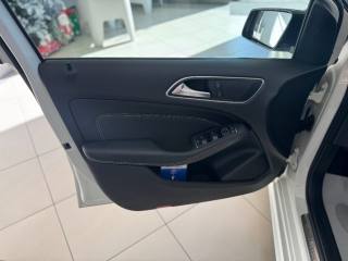MERCEDES-BENZ B 180 usata, con Interni in pelle