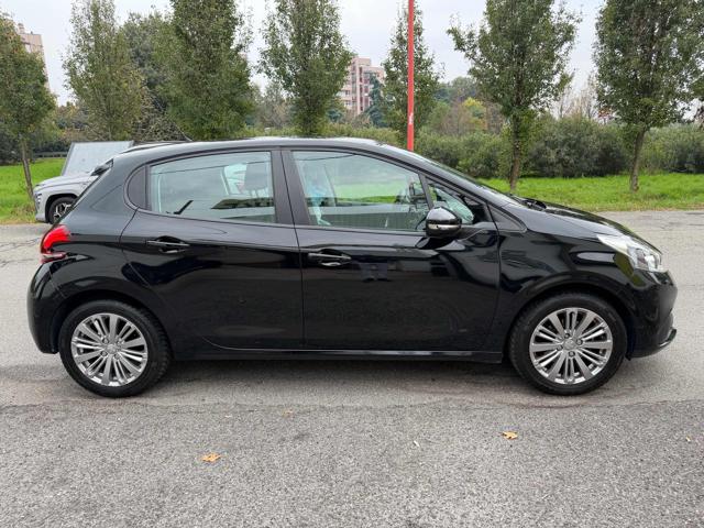 PEUGEOT 208 usata, con Autoradio