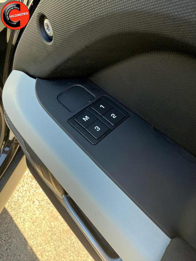 LAND ROVER Defender usata, con Bluetooth