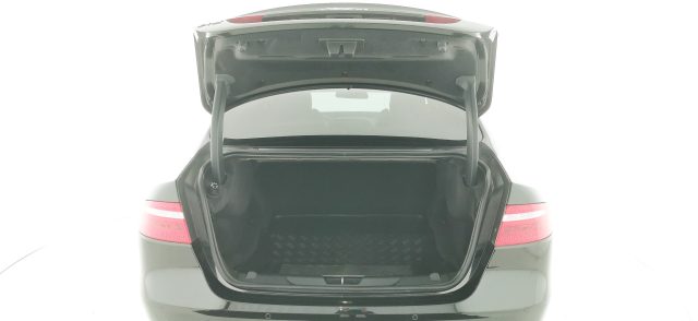 JAGUAR XE usata, con Vivavoce