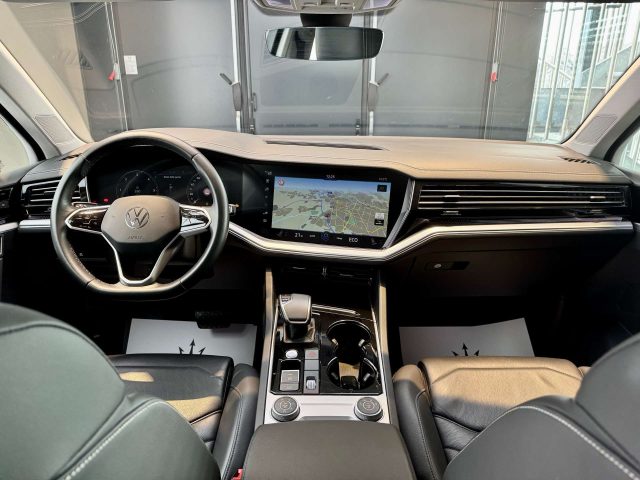 VOLKSWAGEN Touareg usata, con USB