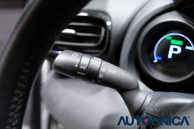 TOYOTA Yaris Cross usata, con Autoradio digitale