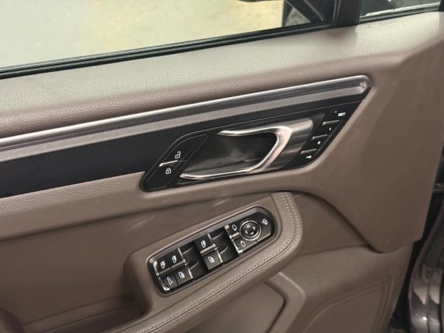 PORSCHE Macan usata, con Airbag testa