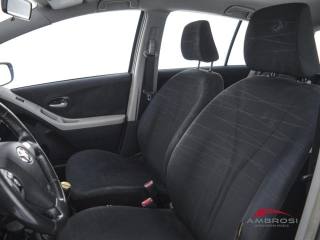 TOYOTA Yaris usata 8