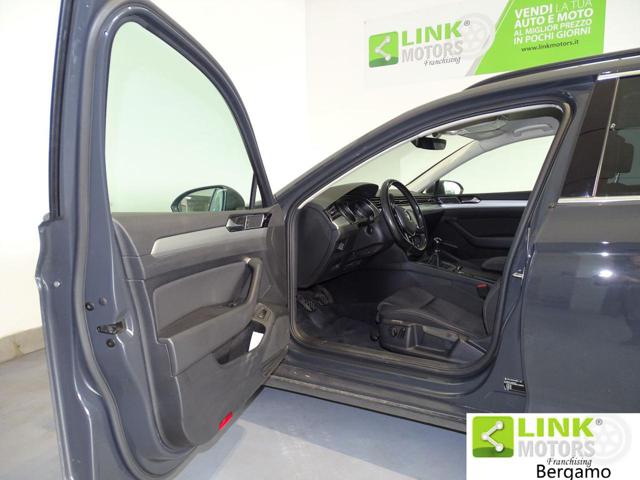 VOLKSWAGEN Passat Variant usata, con Park Distance Control