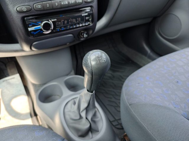 TOYOTA Yaris usata 17